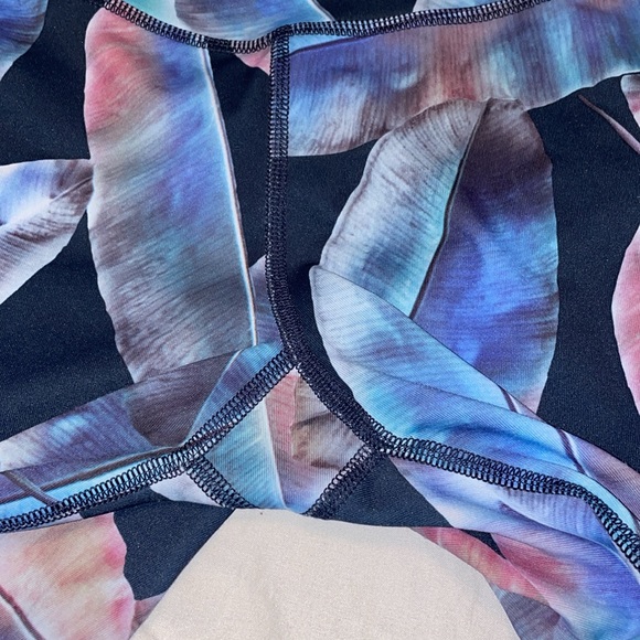 Live Love Dream / size Medium - cropped length leggings EUC - Picture 4 of 9